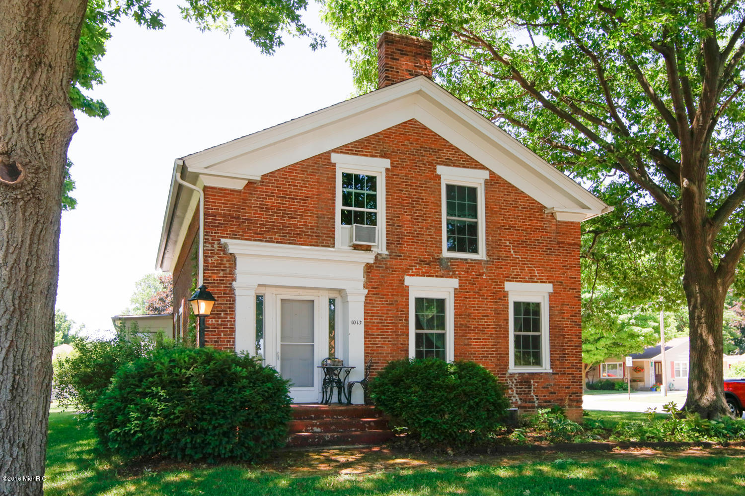 1013 Nichols Road Kalamazoo, MI 49006 - Photo 2 of 30 1013 Nichols Rd-102