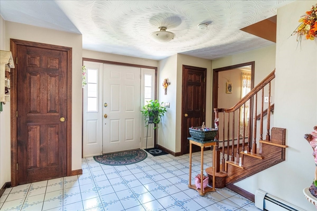 14 Whitewood Road Milford, MA 01757 - Photo 5 of 42