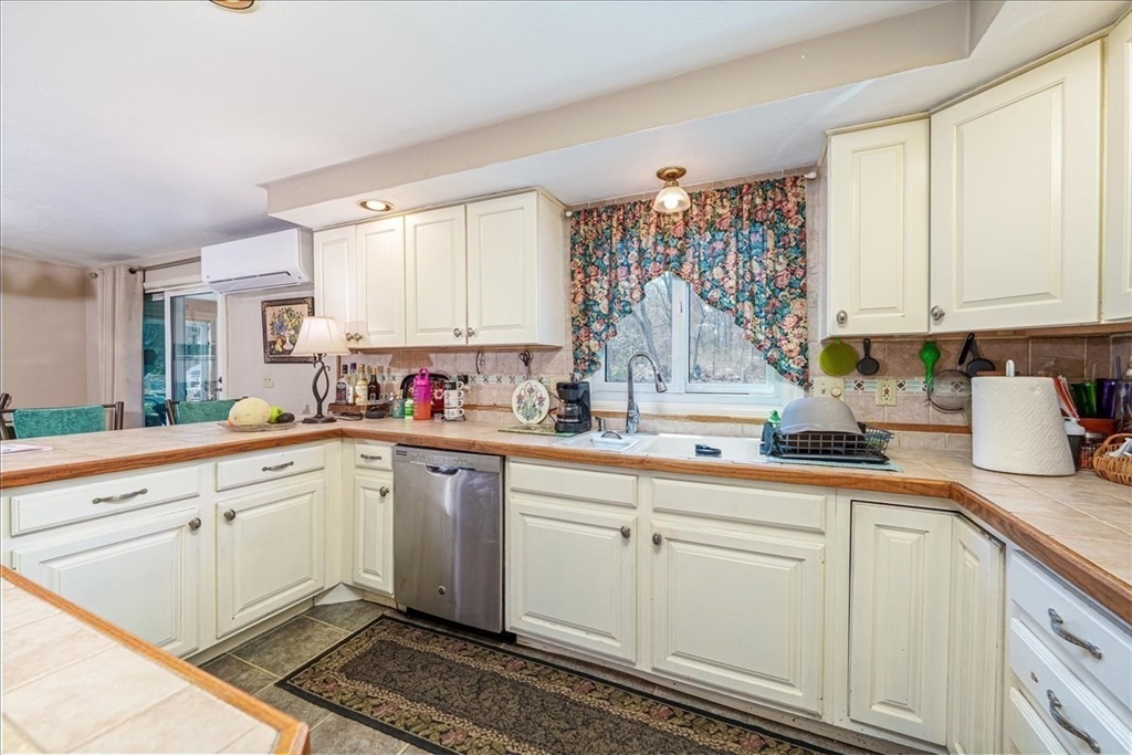 14 Whitewood Road Milford, MA 01757 - Photo 8 of 42