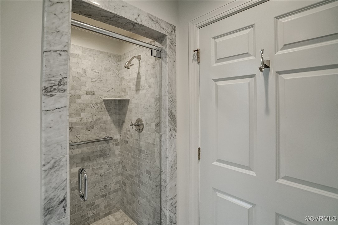 413 Stuart Circle, Unit 4C Richmond, VA 23220 - Photo 15 of 27 a bathroom with a shower