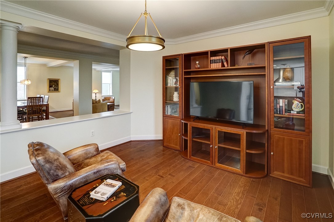 413 Stuart Circle, Unit 4C Richmond, VA 23220 - Photo 5 of 27 a living room with furniture and a flat screen tv