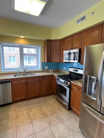 $3,500 | 799 Graceland Avenue, Unit 402A, Des Plaines, IL 60016