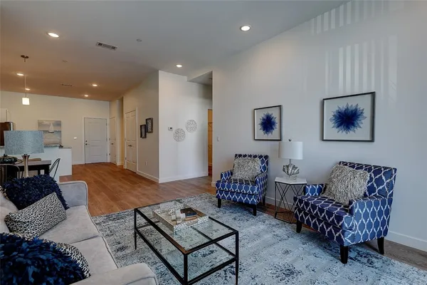 $2,050 | 30 Veterans Memorial Parkway, Unit 103, East Providence, RI 02914