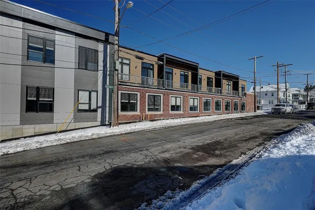 $2,050 | 30 Veterans Memorial Parkway, Unit 103, East Providence, RI 02914