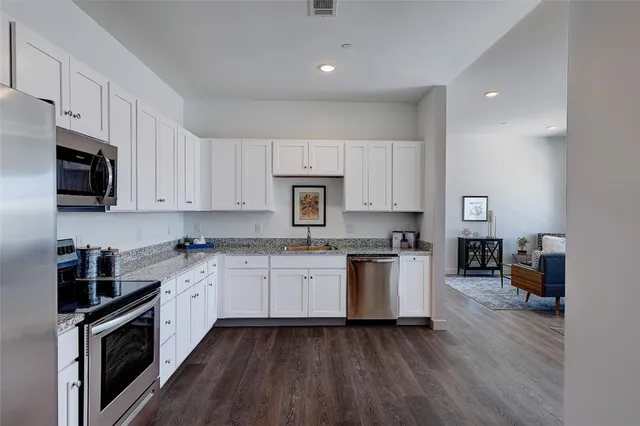 $2,050 | 30 Veterans Memorial Parkway, Unit 103, East Providence, RI 02914