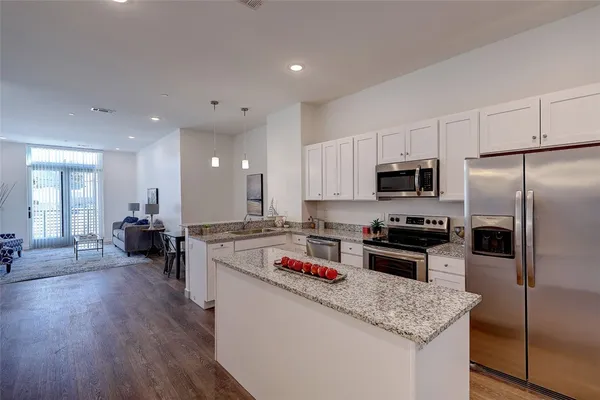 $2,050 | 30 Veterans Memorial Parkway, Unit 103, East Providence, RI 02914