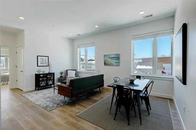 $2,050 | 30 Veterans Memorial Parkway, Unit 103, East Providence, RI 02914