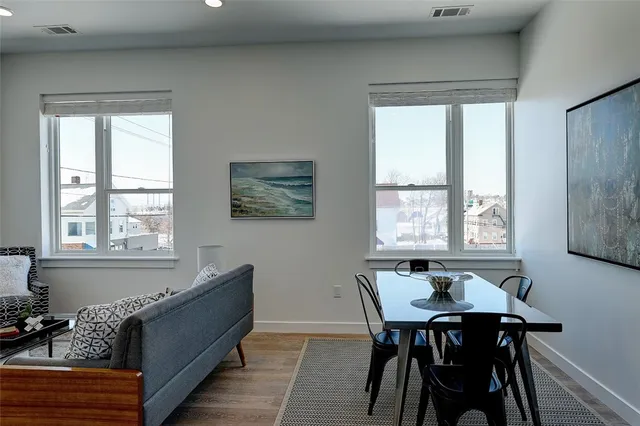 $2,050 | 30 Veterans Memorial Parkway, Unit 103, East Providence, RI 02914