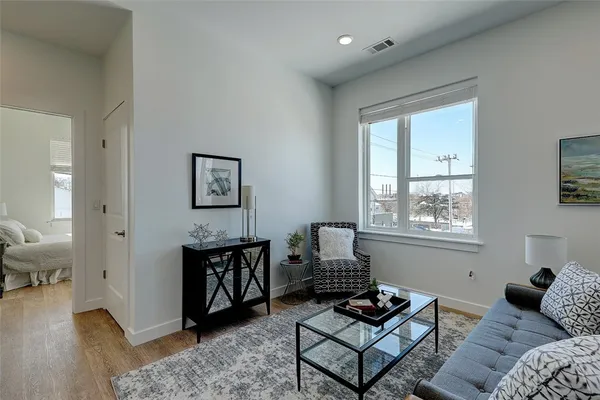$2,050 | 30 Veterans Memorial Parkway, Unit 103, East Providence, RI 02914