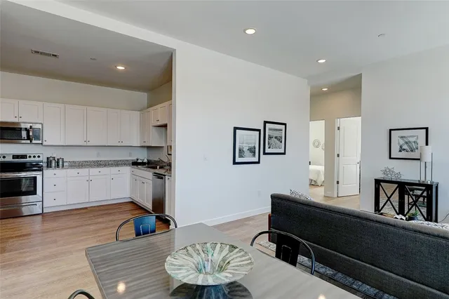 $2,050 | 30 Veterans Memorial Parkway, Unit 103, East Providence, RI 02914