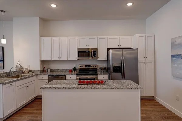 $2,050 | 30 Veterans Memorial Parkway, Unit 103, East Providence, RI 02914