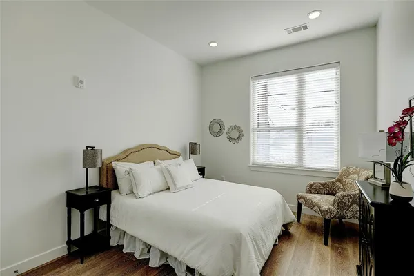 $2,050 | 30 Veterans Memorial Parkway, Unit 103, East Providence, RI 02914