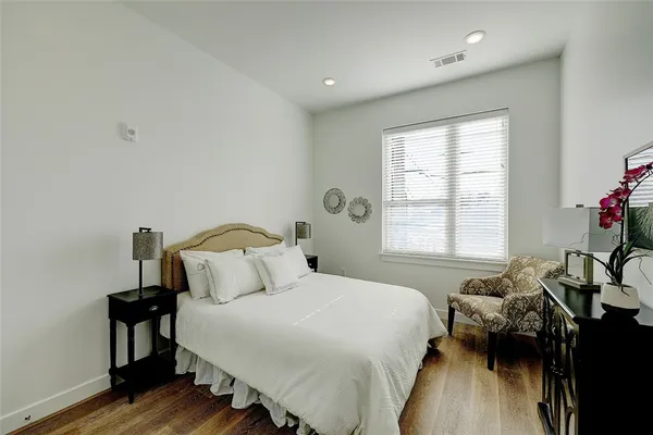 $2,050 | 30 Veterans Memorial Parkway, Unit 103, East Providence, RI 02914