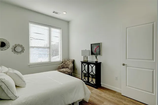 $2,050 | 30 Veterans Memorial Parkway, Unit 103, East Providence, RI 02914