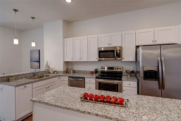 $2,050 | 30 Veterans Memorial Parkway, Unit 103, East Providence, RI 02914