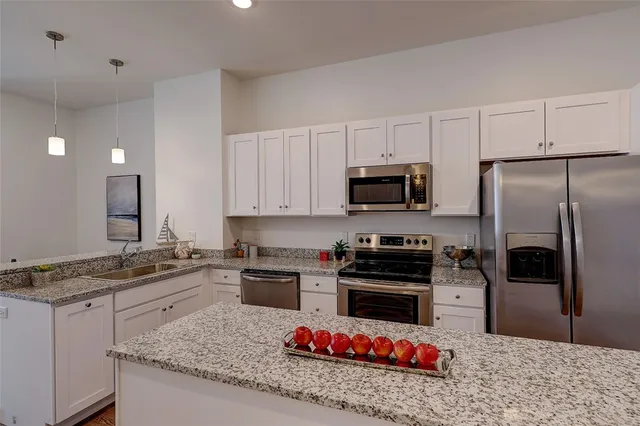 $2,050 | 30 Veterans Memorial Parkway, Unit 103, East Providence, RI 02914