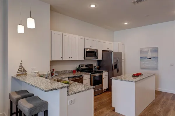 $2,050 | 30 Veterans Memorial Parkway, Unit 103, East Providence, RI 02914