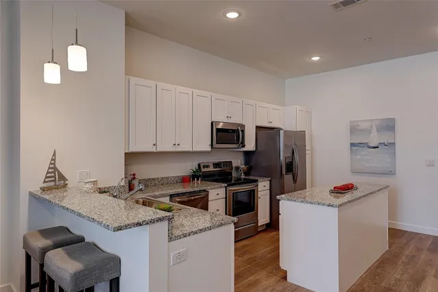 $2,050 | 30 Veterans Memorial Parkway, Unit 103, East Providence, RI 02914