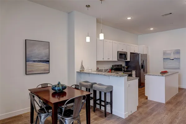 $2,050 | 30 Veterans Memorial Parkway, Unit 103, East Providence, RI 02914