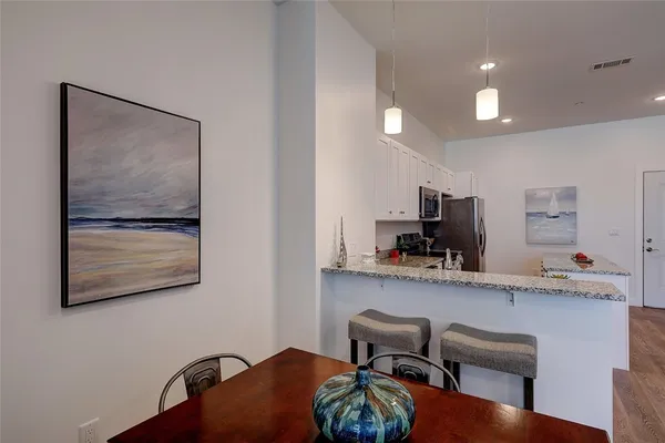$2,050 | 30 Veterans Memorial Parkway, Unit 103, East Providence, RI 02914