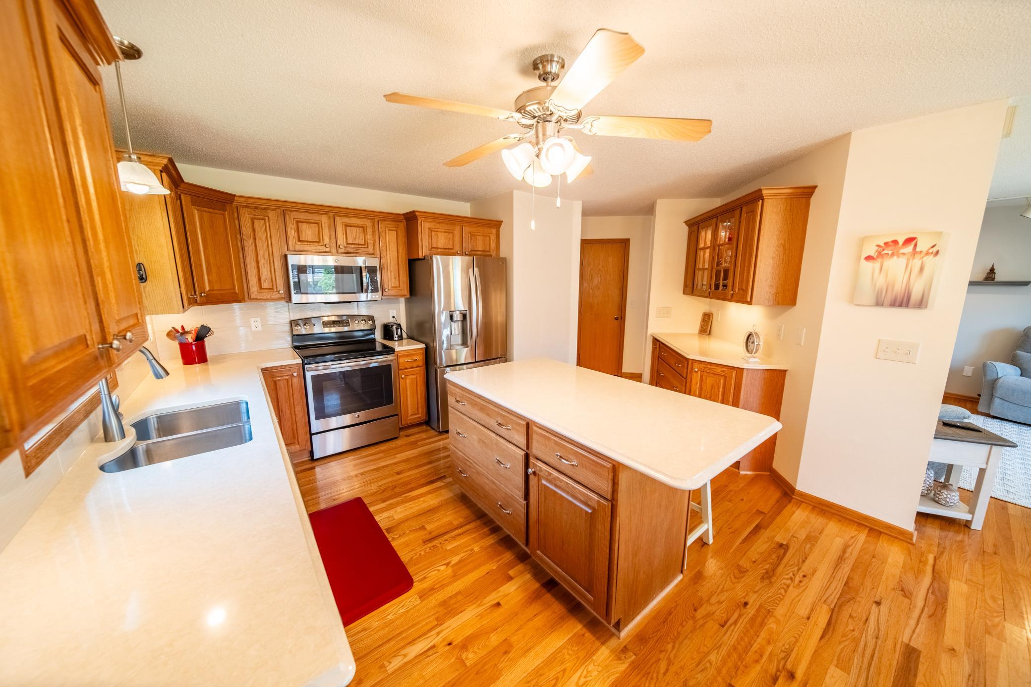 546 Lake Crest Lane Northwest Rochester, MN 55901 - Photo 10 of 54