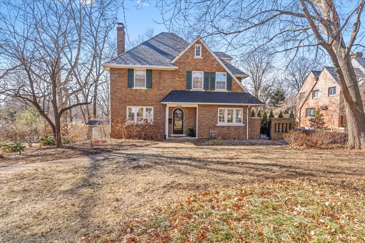 2121 South Illini Road Springfield, IL 62704 - Photo 1 of 43 a front view of a house with a yard