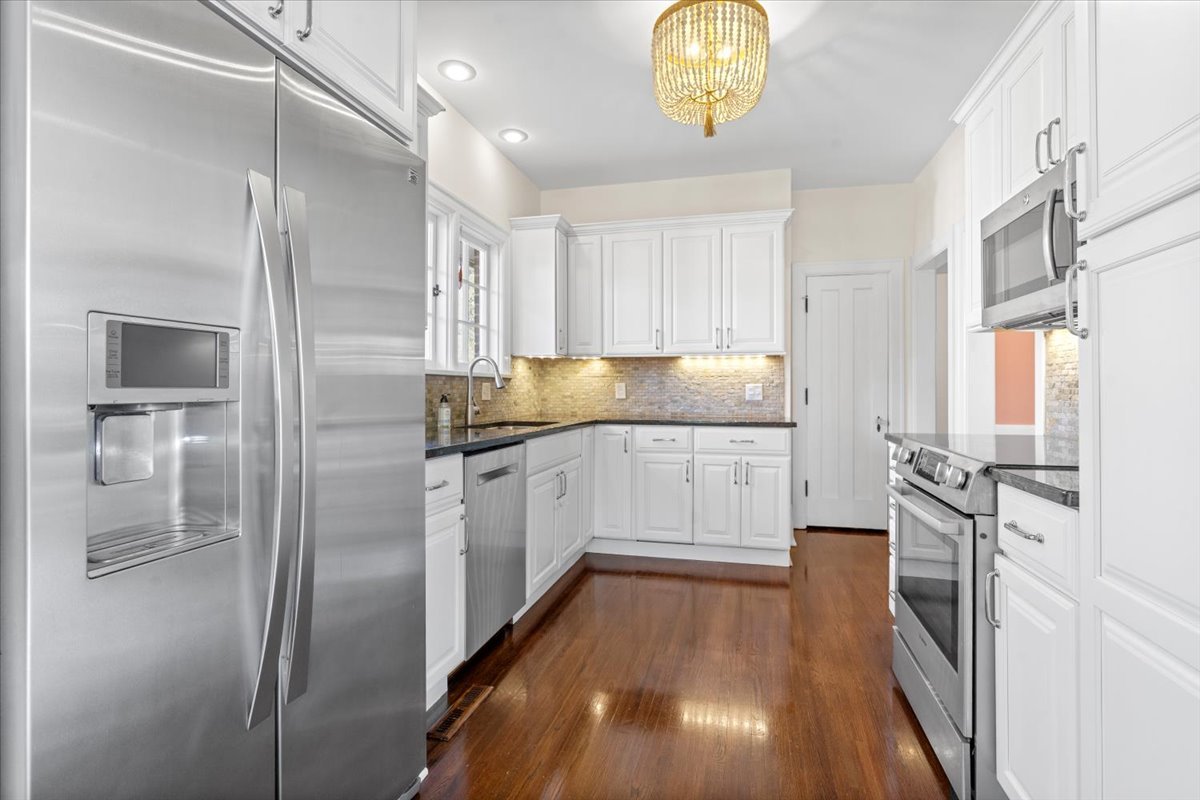 2121 South Illini Road Springfield, IL 62704 - Photo 15 of 43 a kitchen with granite countertop a refrigerator and a sink