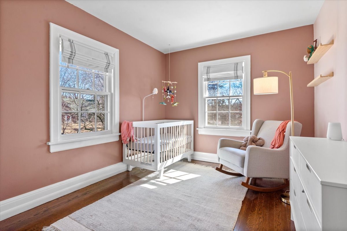 2121 South Illini Road Springfield, IL 62704 - Photo 34 of 43 a living room with furniture and a window