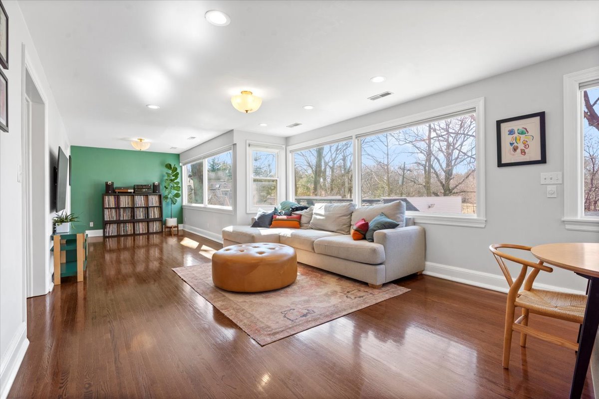 2121 South Illini Road Springfield, IL 62704 - Photo 10 of 43 a living room with furniture and a large window