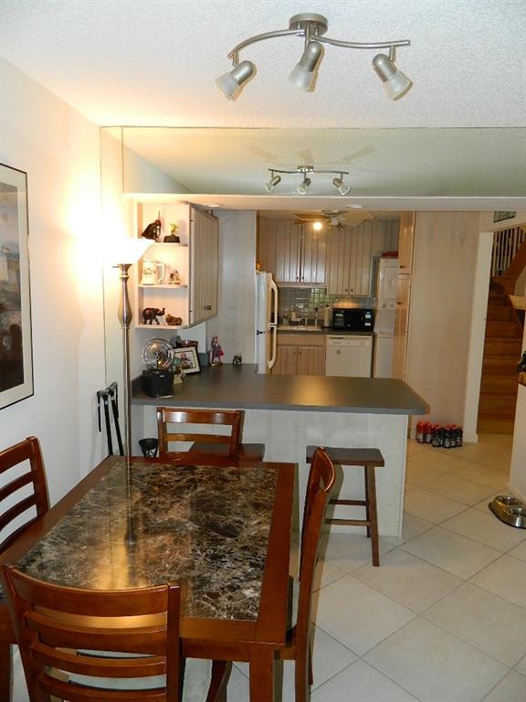 390 Golfview Road, Unit B North Palm Beach, FL 33408 - Photo 7 of 22 Gallery Image 7