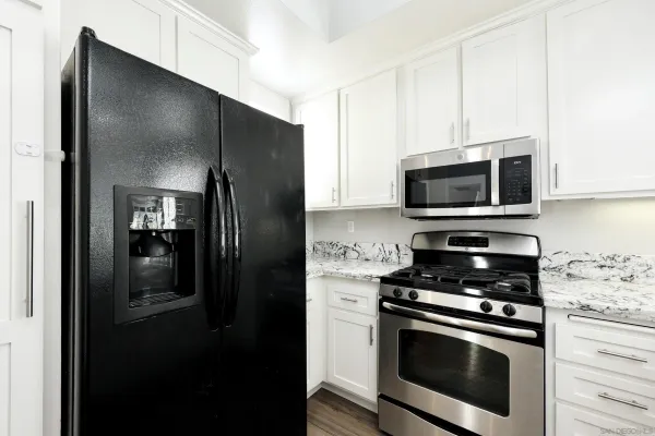 $555,000 | 3140 Castelar Court, Unit 202, Corona, CA 92882