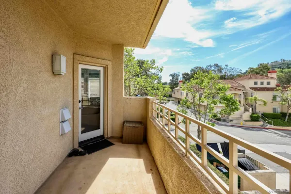 $555,000 | 3140 Castelar Court, Unit 202, Corona, CA 92882