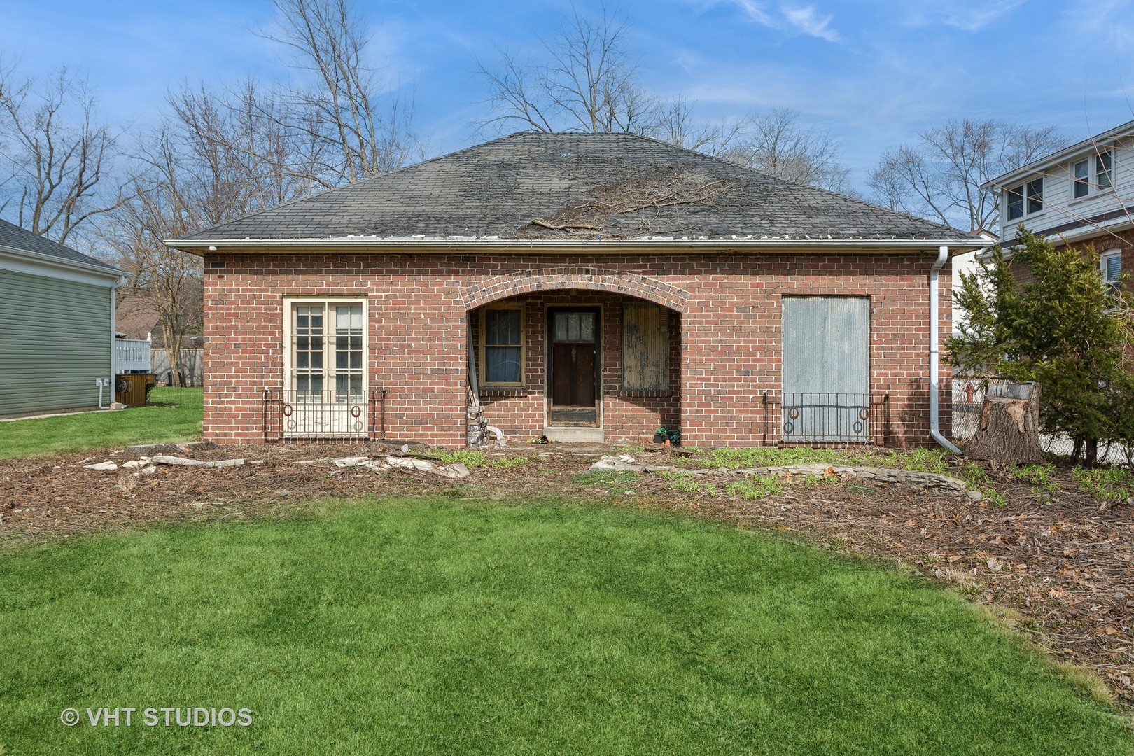 1647 Harding Road Northfield, IL 60093 - Photo 3 of 41 a front view of house with yard