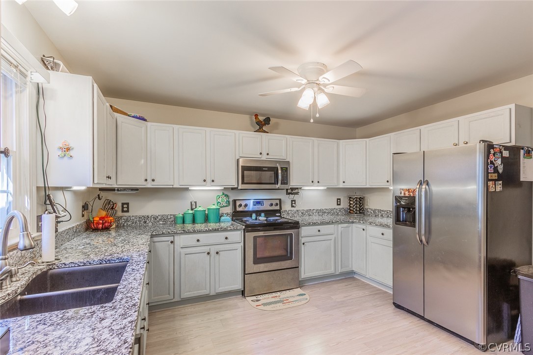 826 Jackson Road Bumpass, VA 23024 - Photo 8 of 26 a kitchen with stainless steel appliances granite countertop a refrigerator a stove a sink and a microwave