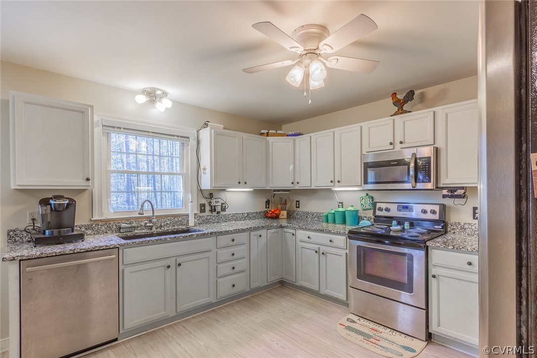 826 Jackson Road Bumpass, VA 23024 - Photo 9 of 26 a kitchen with cabinets stainless steel appliances a sink and a window