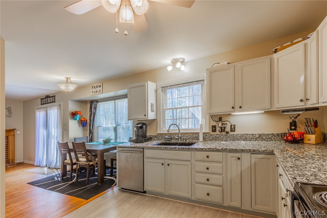 826 Jackson Road Bumpass, VA 23024 - Photo 10 of 26 a kitchen with granite countertop a sink cabinets and window