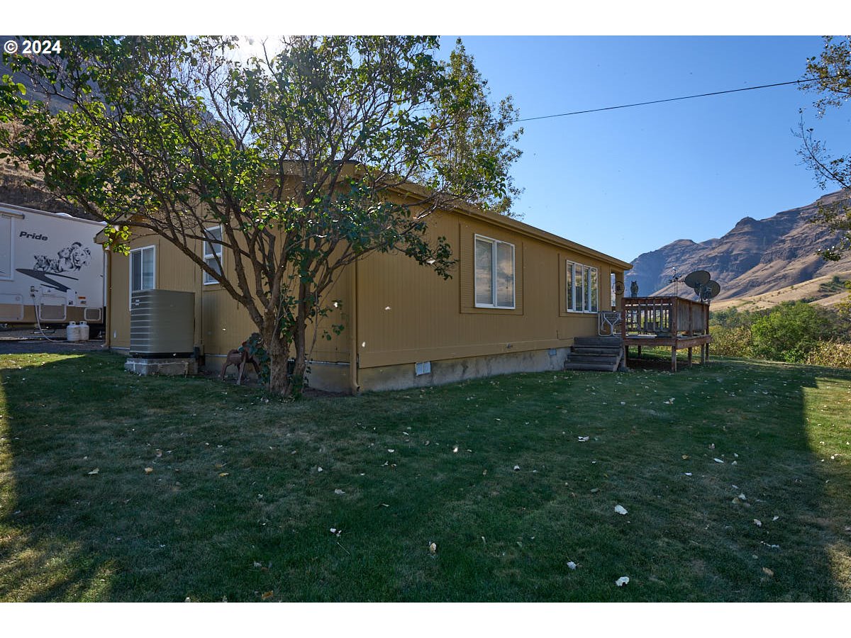 73745 Lower Imnaha Road Imnaha, OR 97842 - Photo 19 of 34 a house view with a garden space