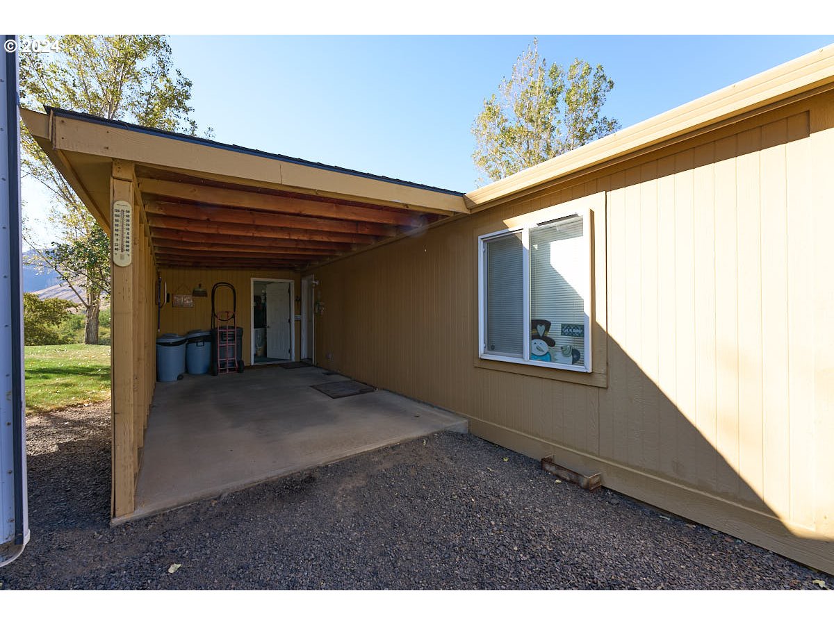 73745 Lower Imnaha Road Imnaha, OR 97842 - Photo 20 of 34 a view of an entryway