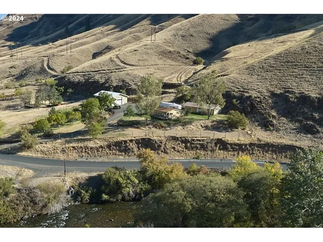 a view of a outdoor space