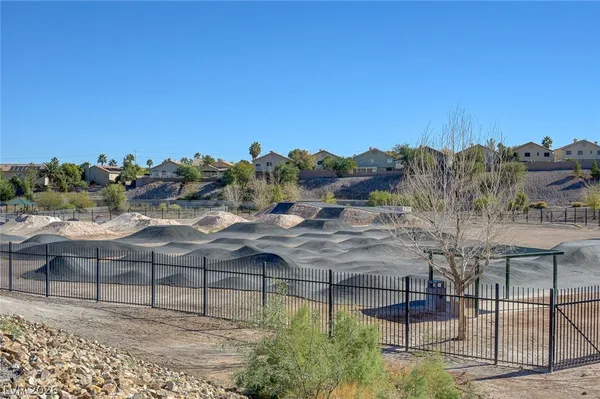 $2,350 | 1425 Hometown Avenue, Henderson, NV 89074