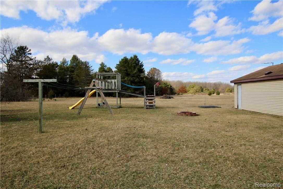 8405 East Coldwater Road Davison, MI 48423 - Photo 3 of 18 IMG_2162.jpg