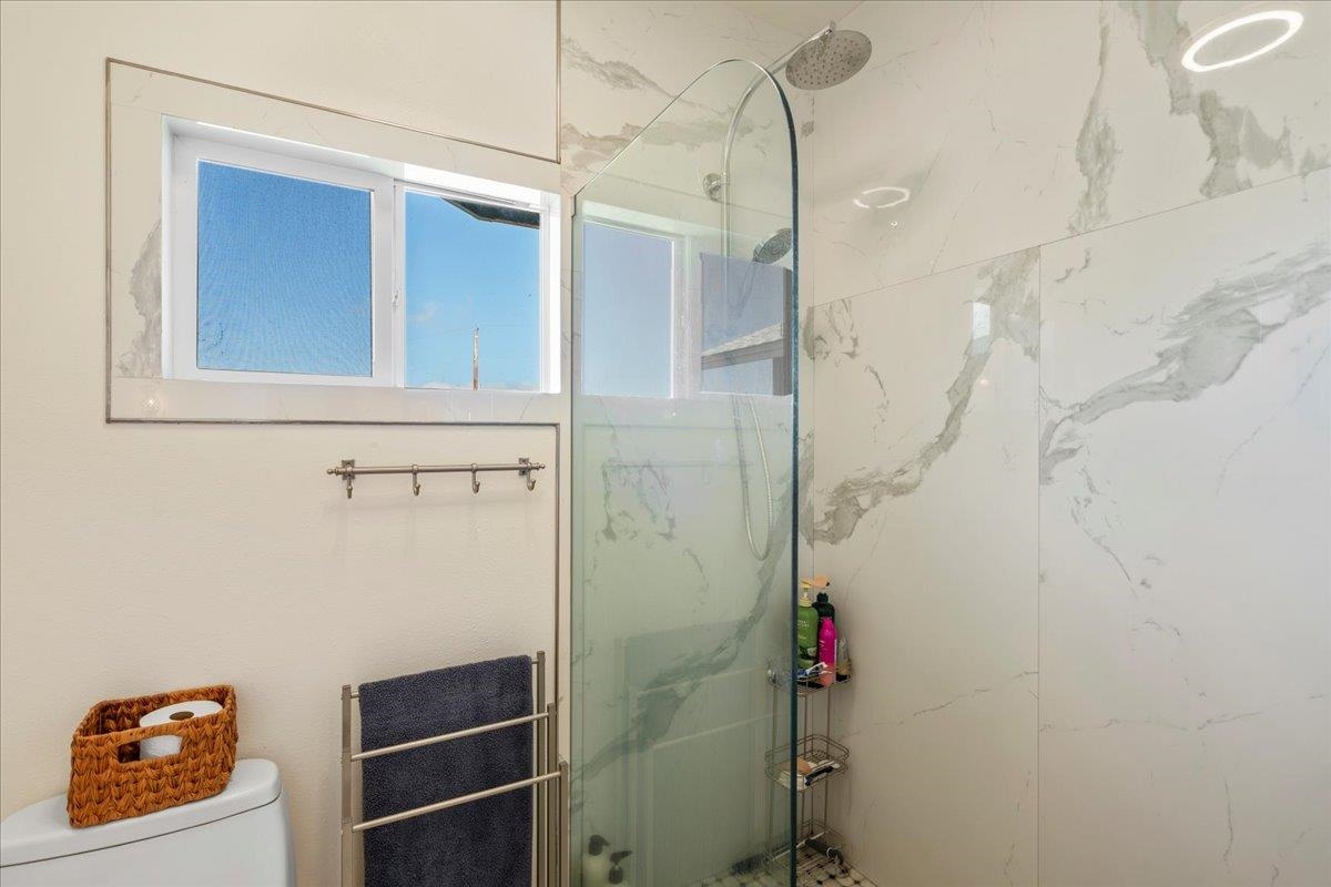 40 Pulehu Road Kula, HI 96790 - Photo 33 of 49 a bathroom with a bathtub and shower