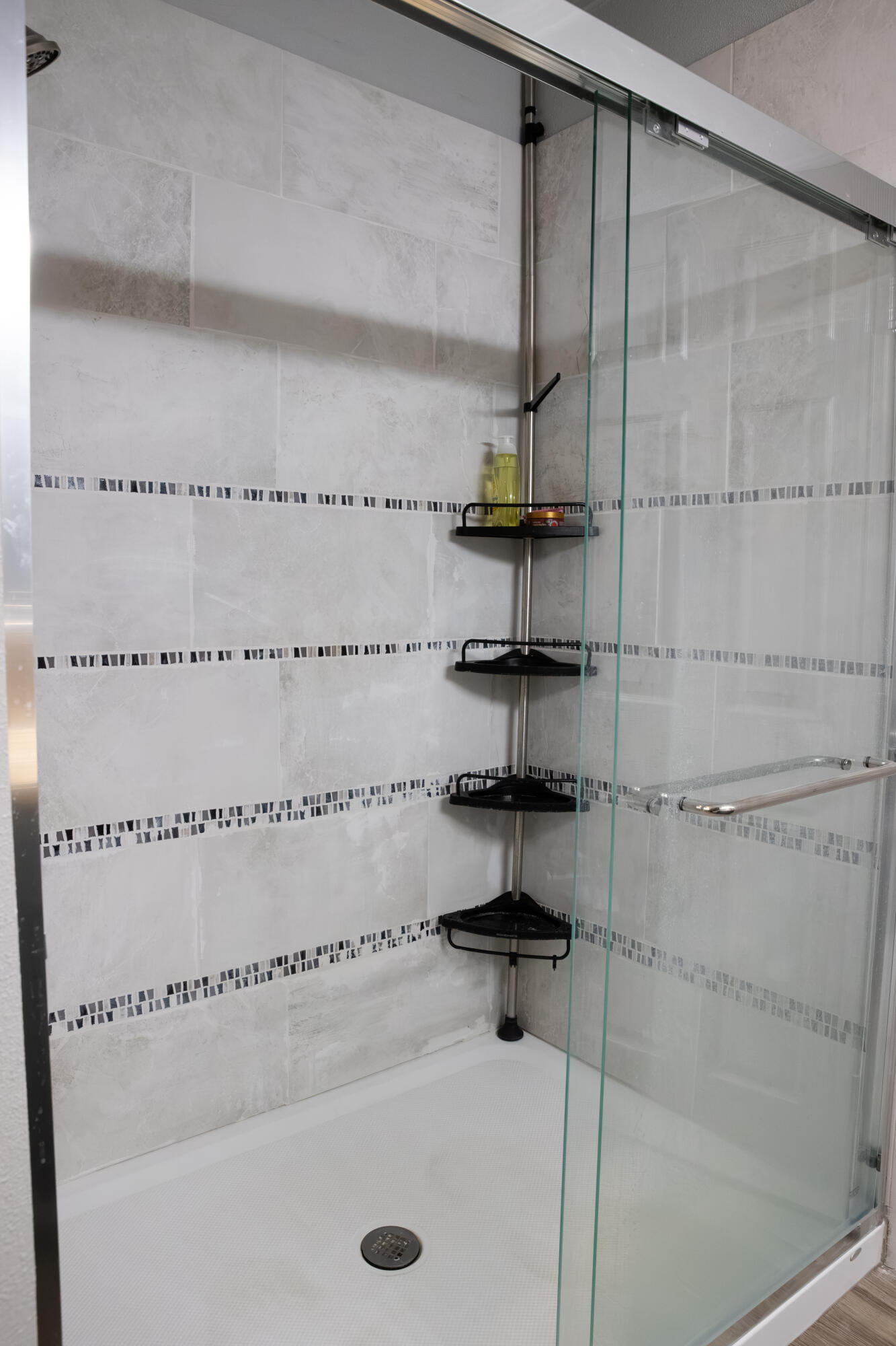 8233 County Road 6440 Lubbock, TX 79416 - Photo 11 of 25 shower