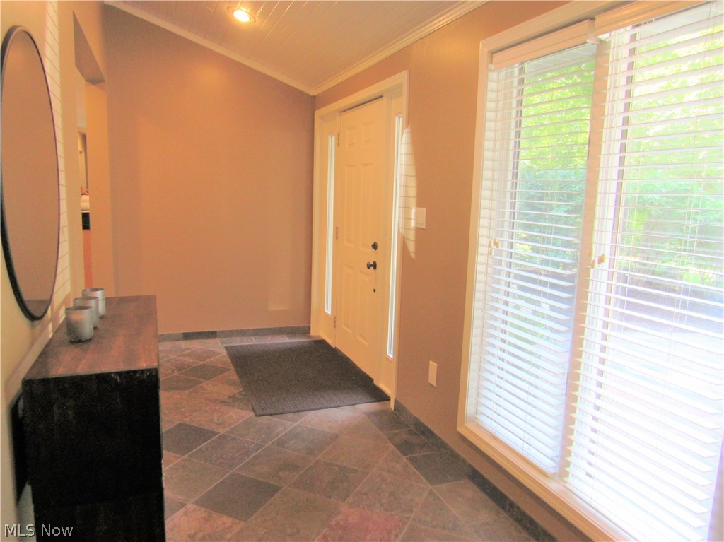 573 Solon Road Bentleyville, OH 44022 - Photo 3 of 35