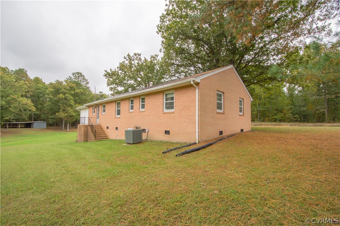8411 Courthouse Road Chesterfield, VA 23832 - Photo 8 of 40 a view of a backyard with large trees