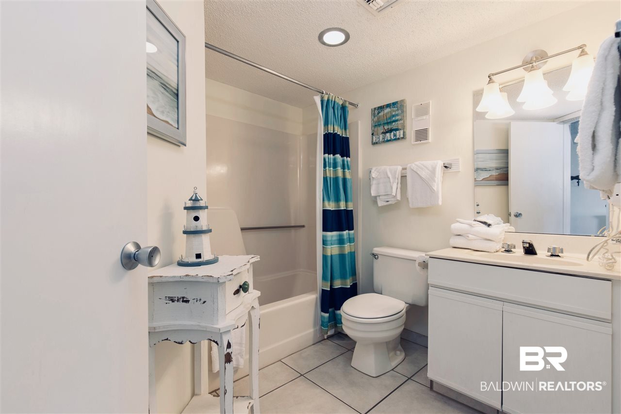 497 Plantation Road, Unit 1244 Gulf Shores, AL 36542 - Photo 32 of 50 Guest Bath