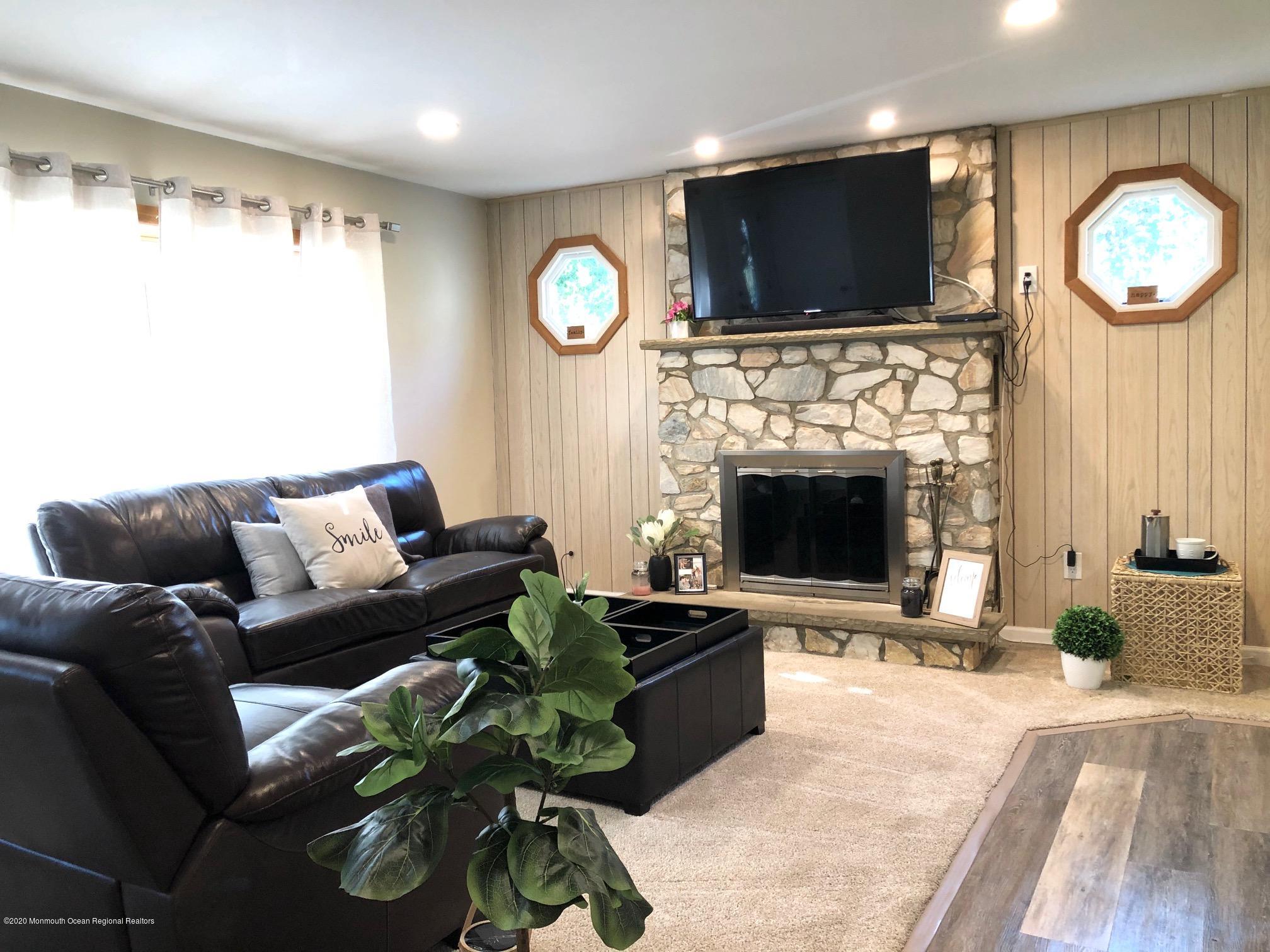 60 Korman Road Bayville, NJ 08721 - Photo 6 of 22 LivingRoom