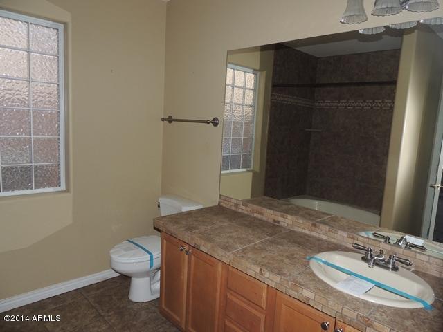 929 East Beverly Road Phoenix, AZ 85042 - Photo 12 of 25 DSCN2479