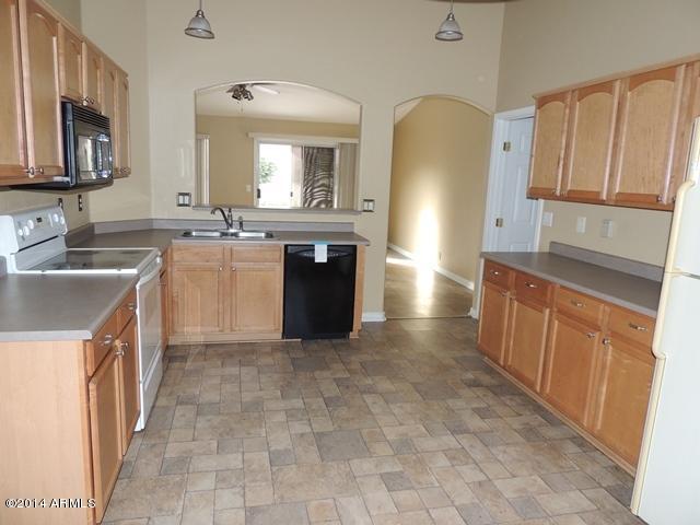 929 East Beverly Road Phoenix, AZ 85042 - Photo 8 of 25 DSCN2465