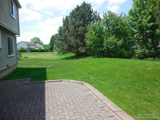 $2,950 | 251 Cloverleaf Court, Ann Arbor, MI 48103